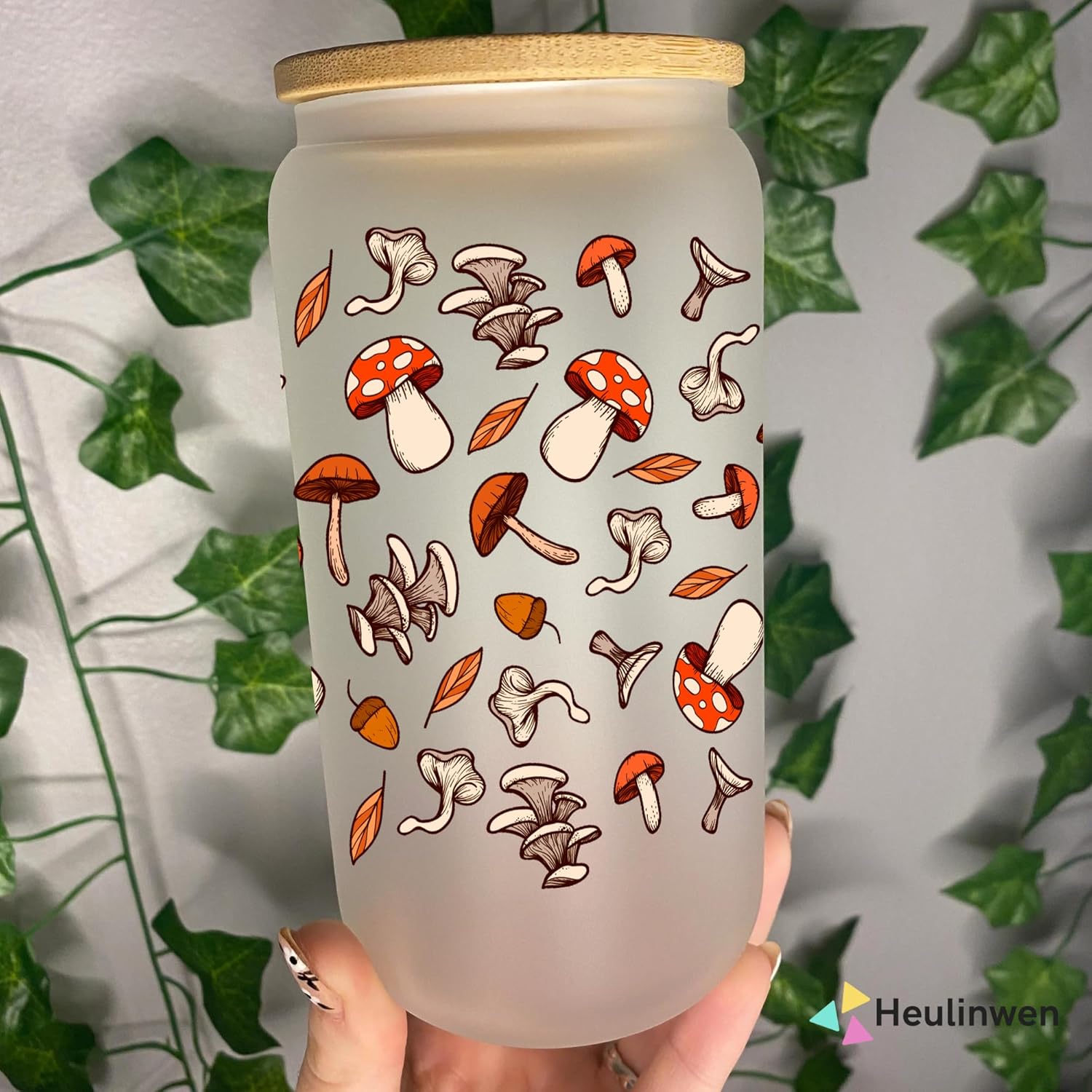 Heulinwen Taza de vidrio retro de hongos con hojas de otoño, lata de café helado de 16 onzas con tapa de bambú y pajita, taza de té de vidrio con