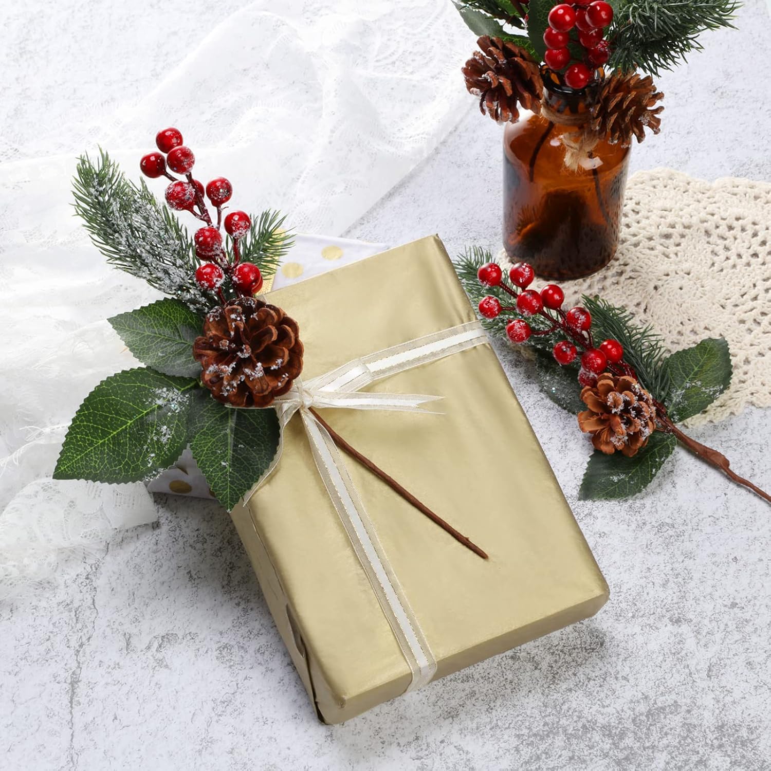12 púas de pino nevado de Navidad, púas de bayas rojas, púas artificiales de pino de acebo, bayas falsas, conos de pino para manualidades de
