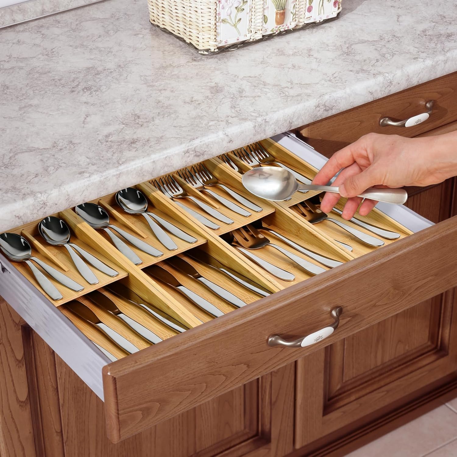 Ollieroo Organizador de cajones de cubiertos de bambú, organizador de cajones de cocina compacto para cubiertos, soporte de utensilios para