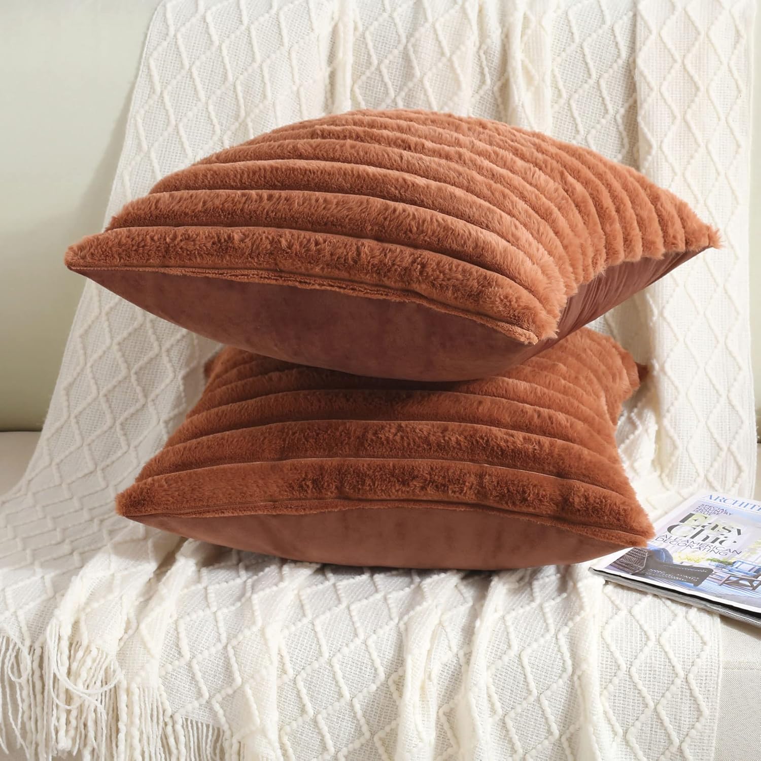 FUTEI – Juego de 2 fundas de almohada decorativas con rayas de color marrón, 26 x 26 pulgadas, cuadradas y primaverales, piel sintética de conejo