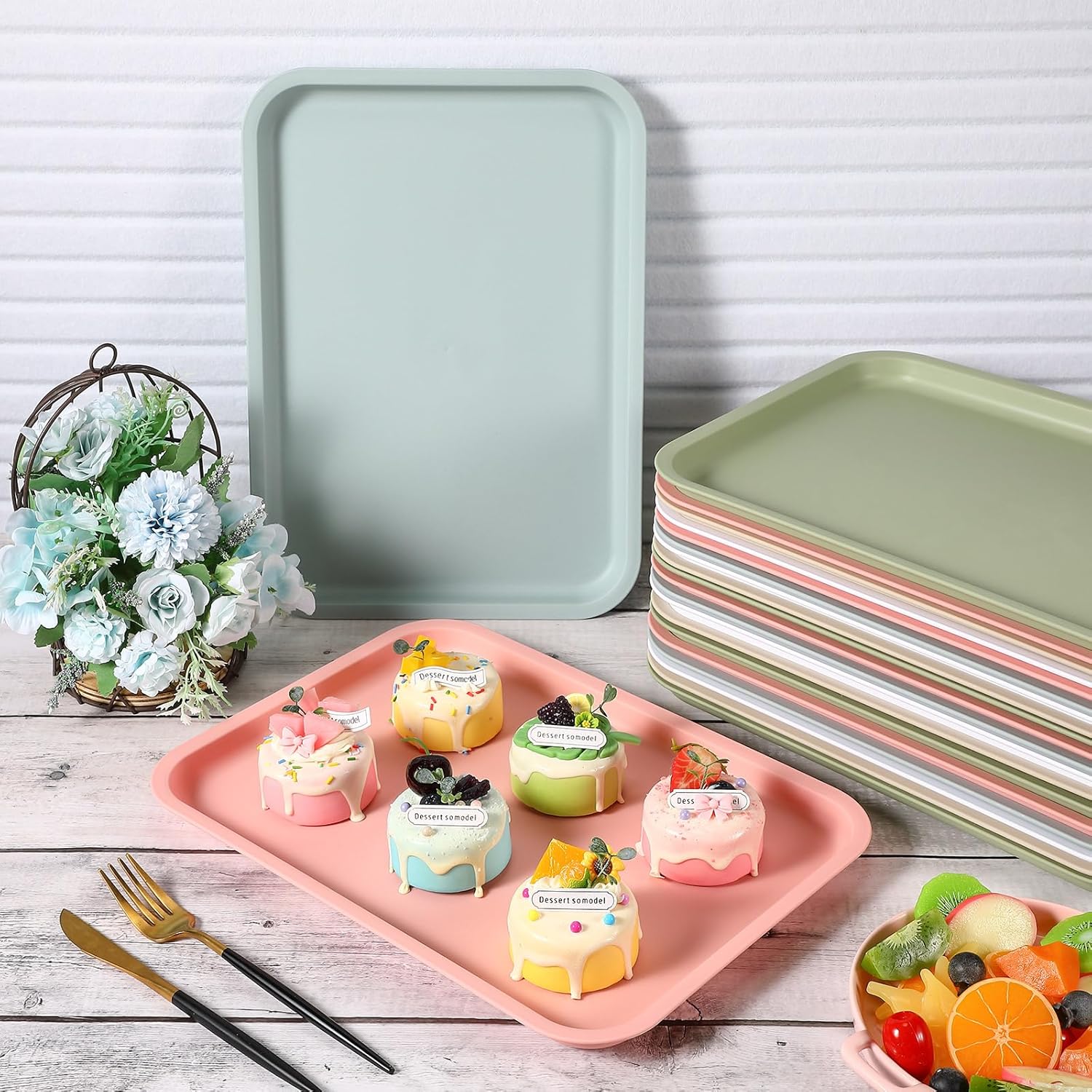 Uiifan 20 bandejas de plástico grueso para servir comida rápida a granel, 5 colores, bandejas de comida para cafetería, bandejas rectangulares para