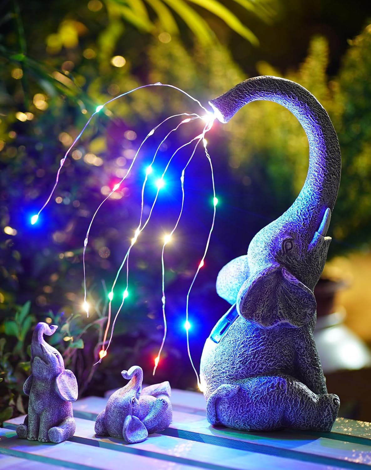 Goodeco Estatua de elefante de jardín para exteriores, regalos de elefante con luces de riego solares, figura de elefante sentado perfecta para