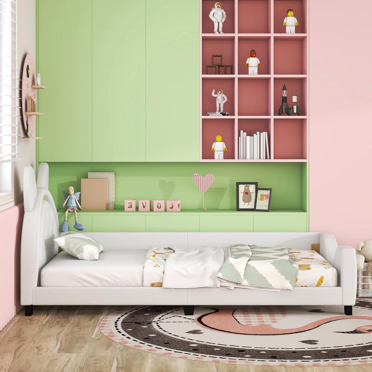 Cama individual tapizada blanca con cabecero copetudo en forma de orejas, base de cama de plataforma baja con rieles para niños, niñas, niños y