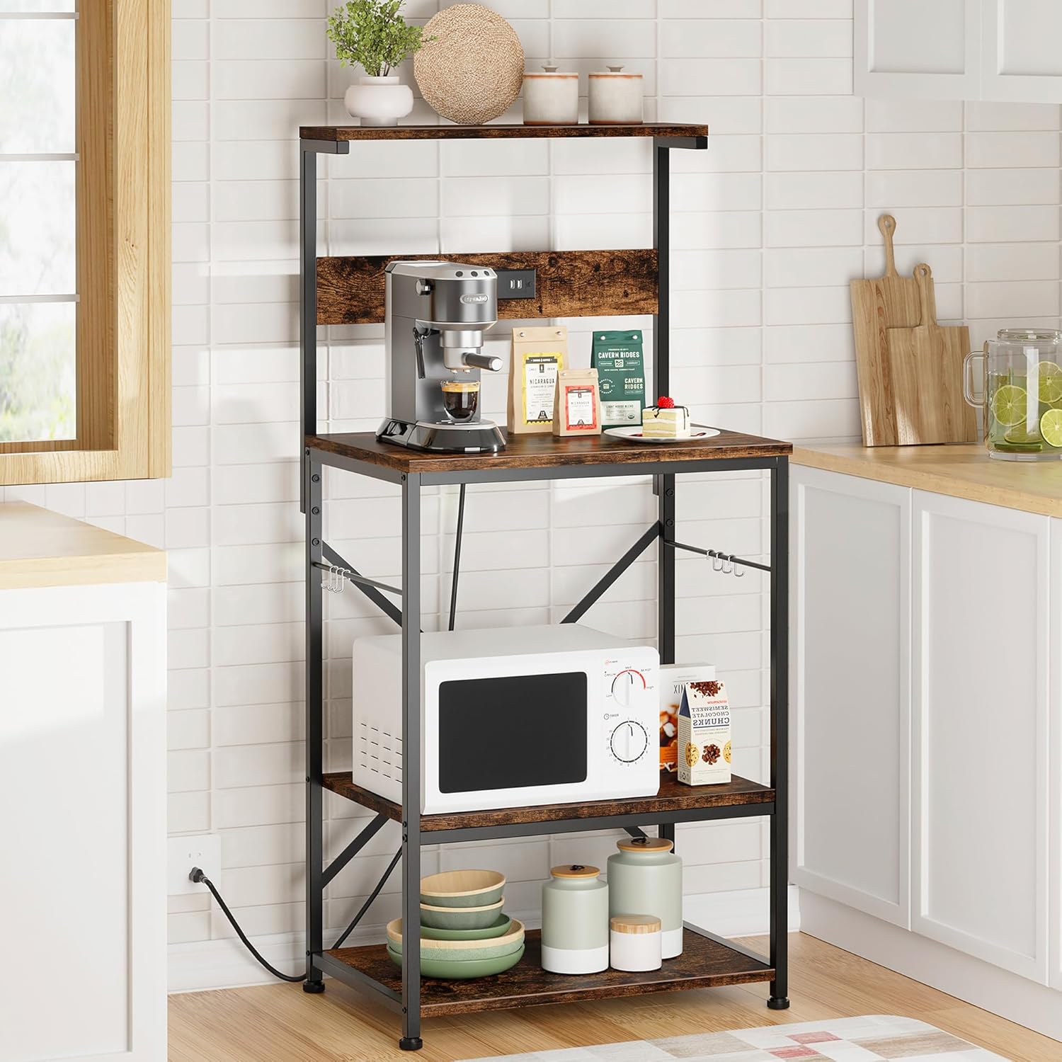 JAMFLY Estante para hornear de cocina con toma de corriente, soporte para microondas con 6 ganchos en forma de S, barra de café de 4 niveles para
