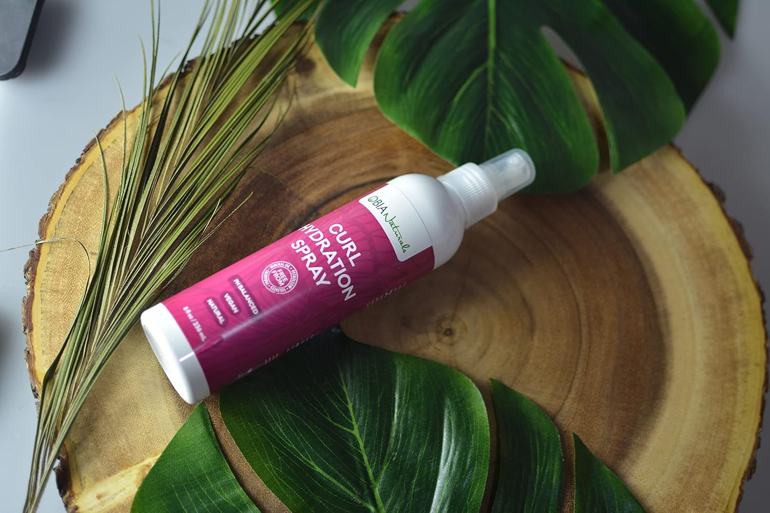 OBIA Naturals Spray de hidratación para rizos  Hidratante refrescante, hidratante y nutritivo para cabello seco y rizos, 8 onzas.