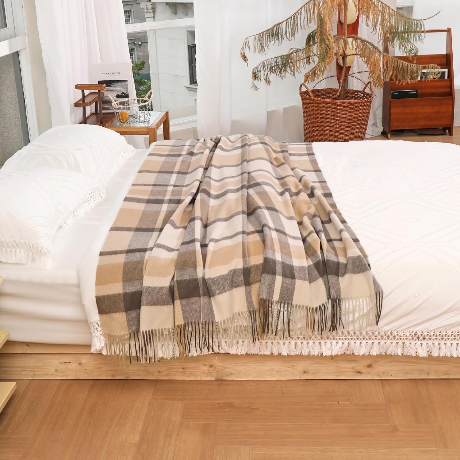 Manta de lana merina, gruesa, cálida y suave, grande de 55 x 83 pulgadas, 1.5 libras, manta de lana con flecos a la rodilla para sofá, cama, viajes
