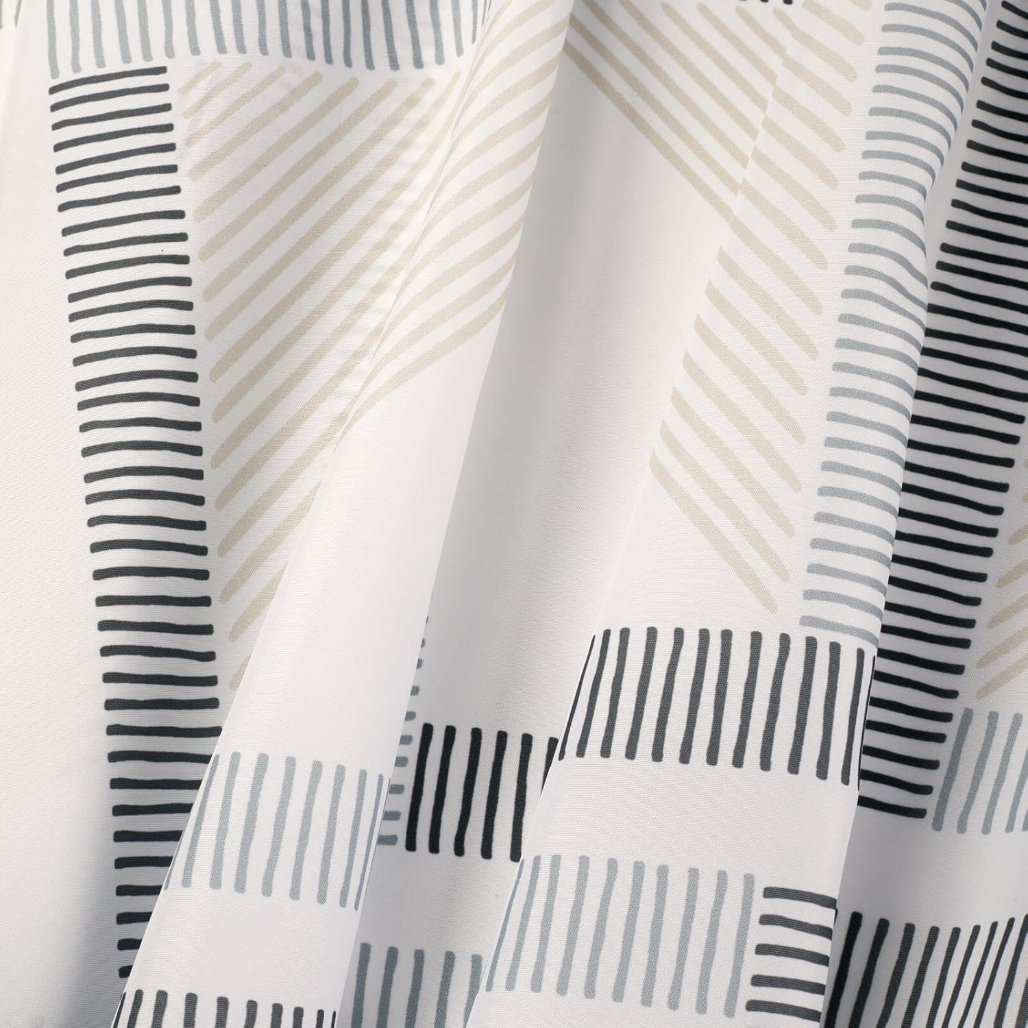 mDesign Cortina de ducha moderna con estampado geométrico de tela de poliéster con ojales reforzados para baño principal y de invitados, lavable a