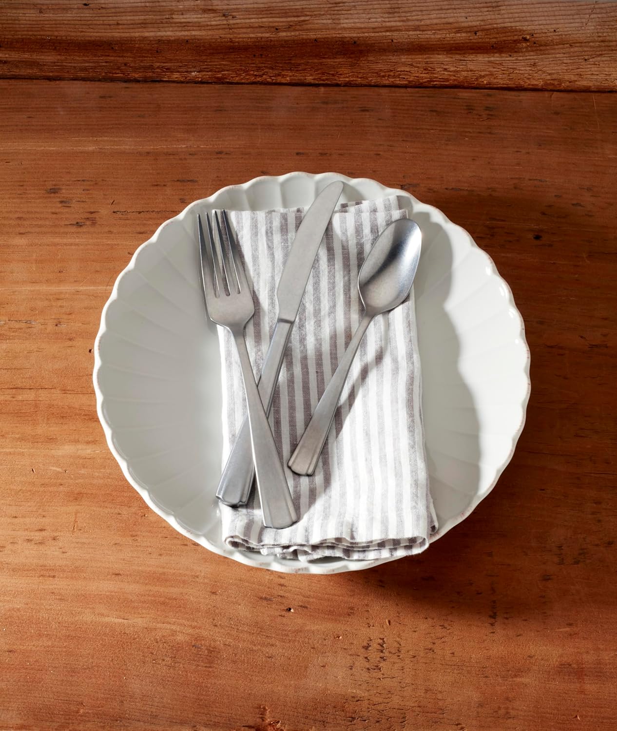 Lenox French Perle – Juego de cubiertos de vieiras, 65 unidades, metálico