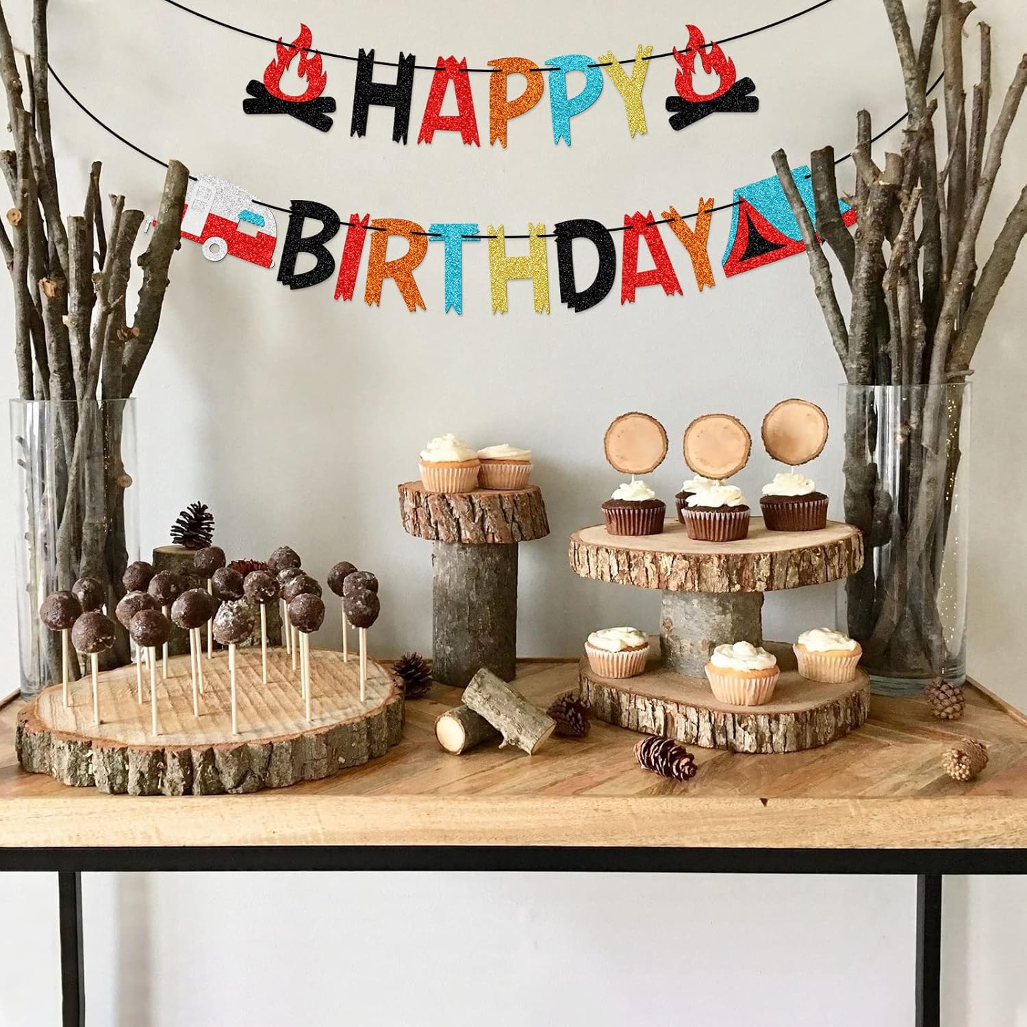Cartel de feliz cumpleaños con purpurina, fiesta al aire libre, fiesta en el patio trasero, decoración de cumpleaños de campamento para niños y
