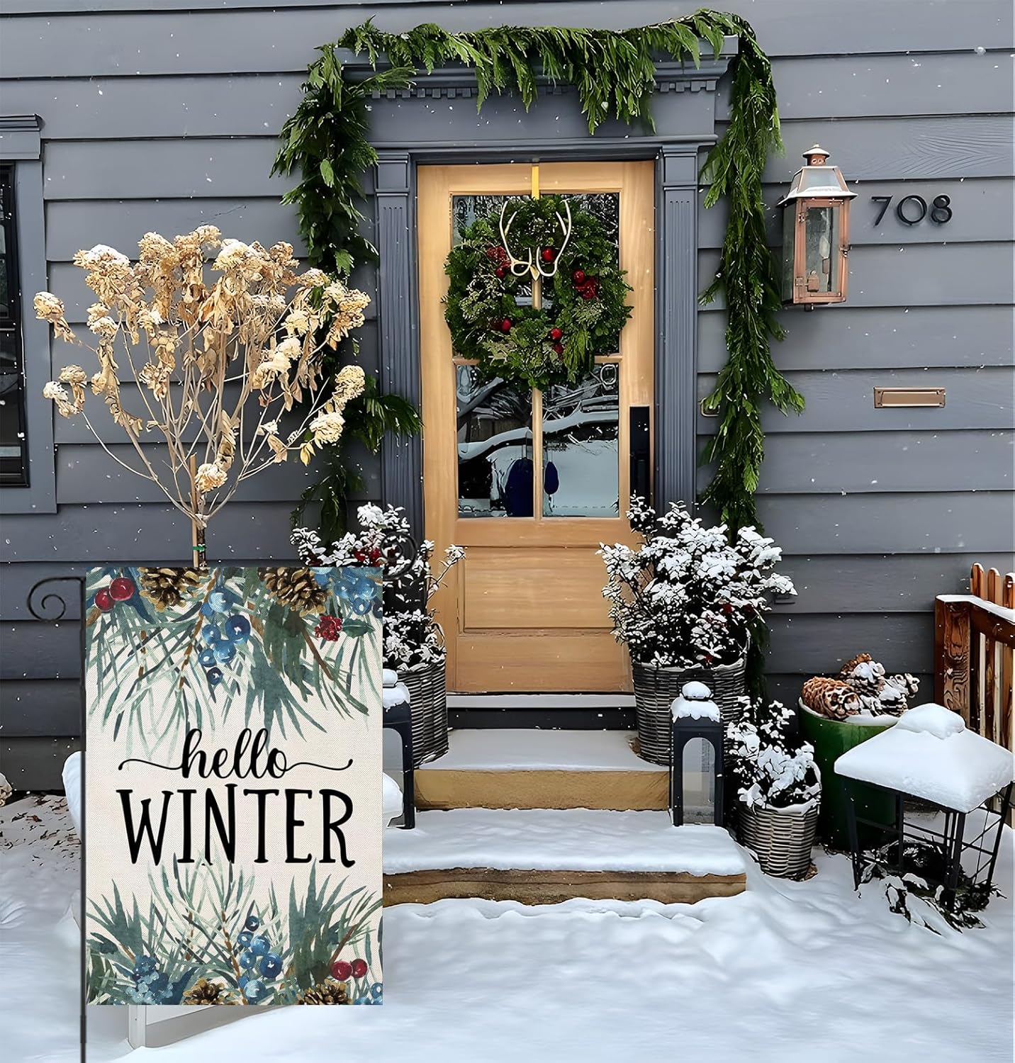 EKOREST Banderas verticales de jardín de 12 x 18 pulgadas con texto en inglés Hello Winter de doble cara, ramitas de pino para exteriores,