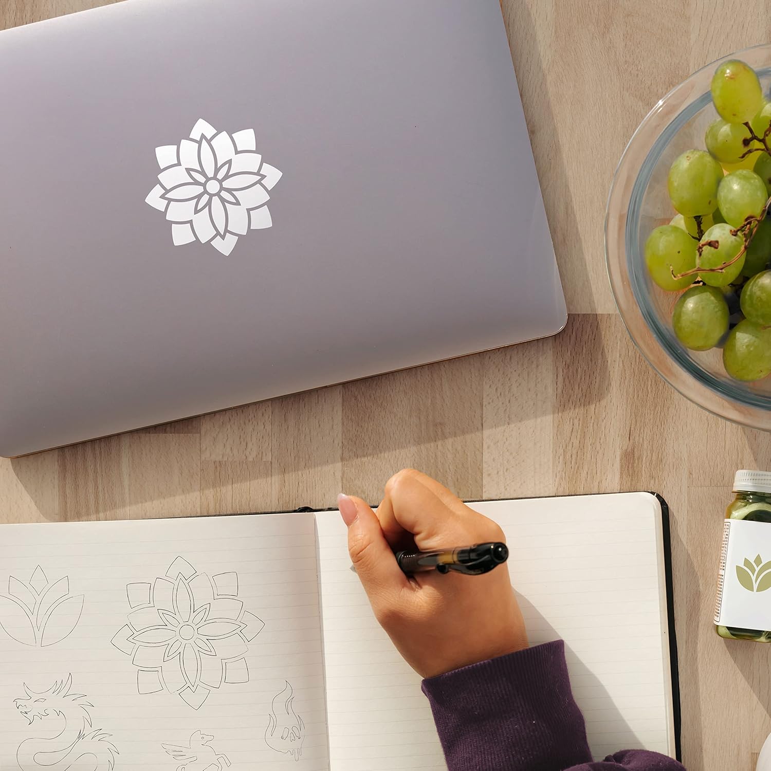 VViViD White Gloss DECO65 – Vinilo adhesivo permanente para Cricut, Silhouette y Cameo (rollo a granel de 50 pies x 11.8 pulgadas)