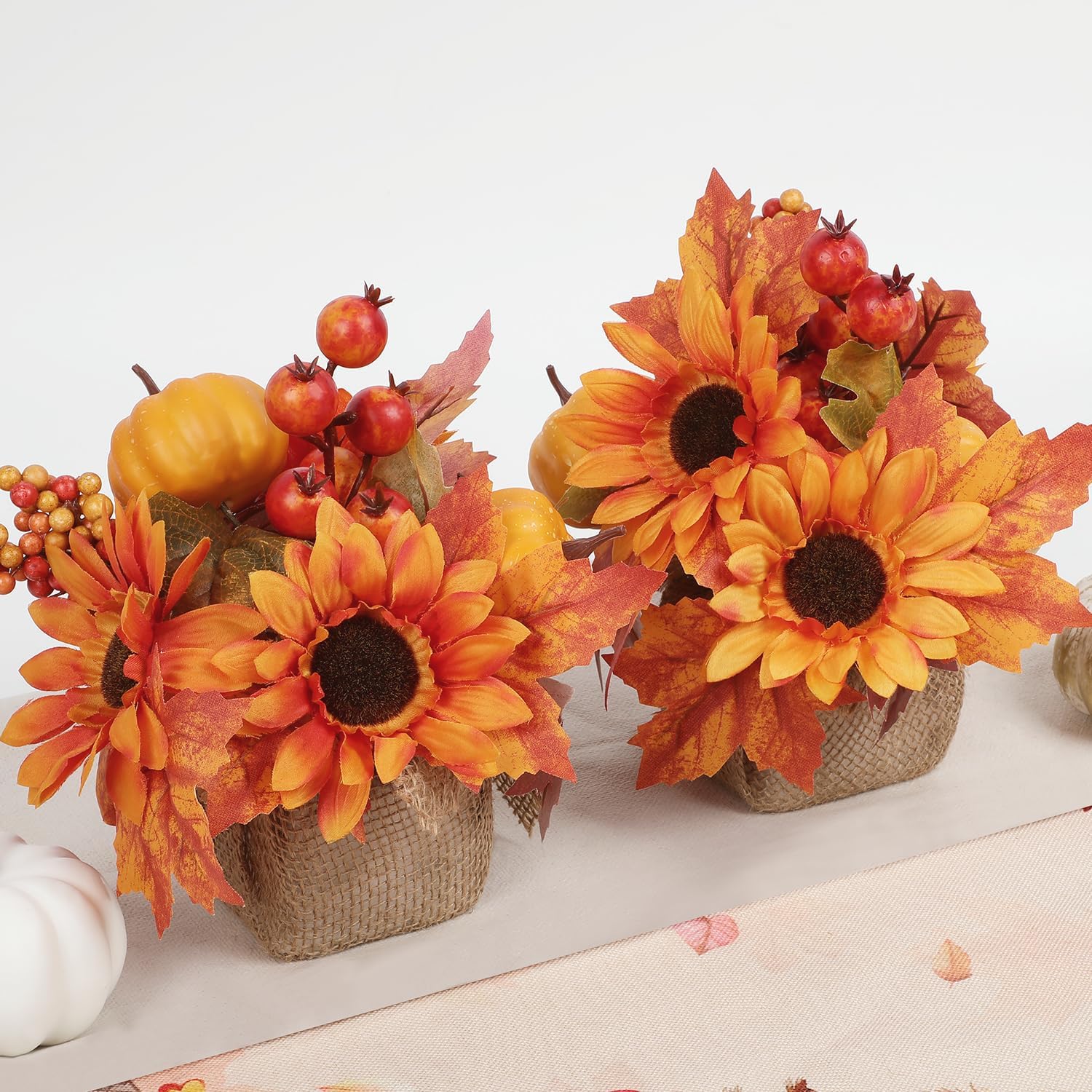 2 piezas de decoración de otoño para el hogar, plantas falsas en maceta de otoño con calabaza artificial girasol y hoja de arce, bayas y pino, ramo