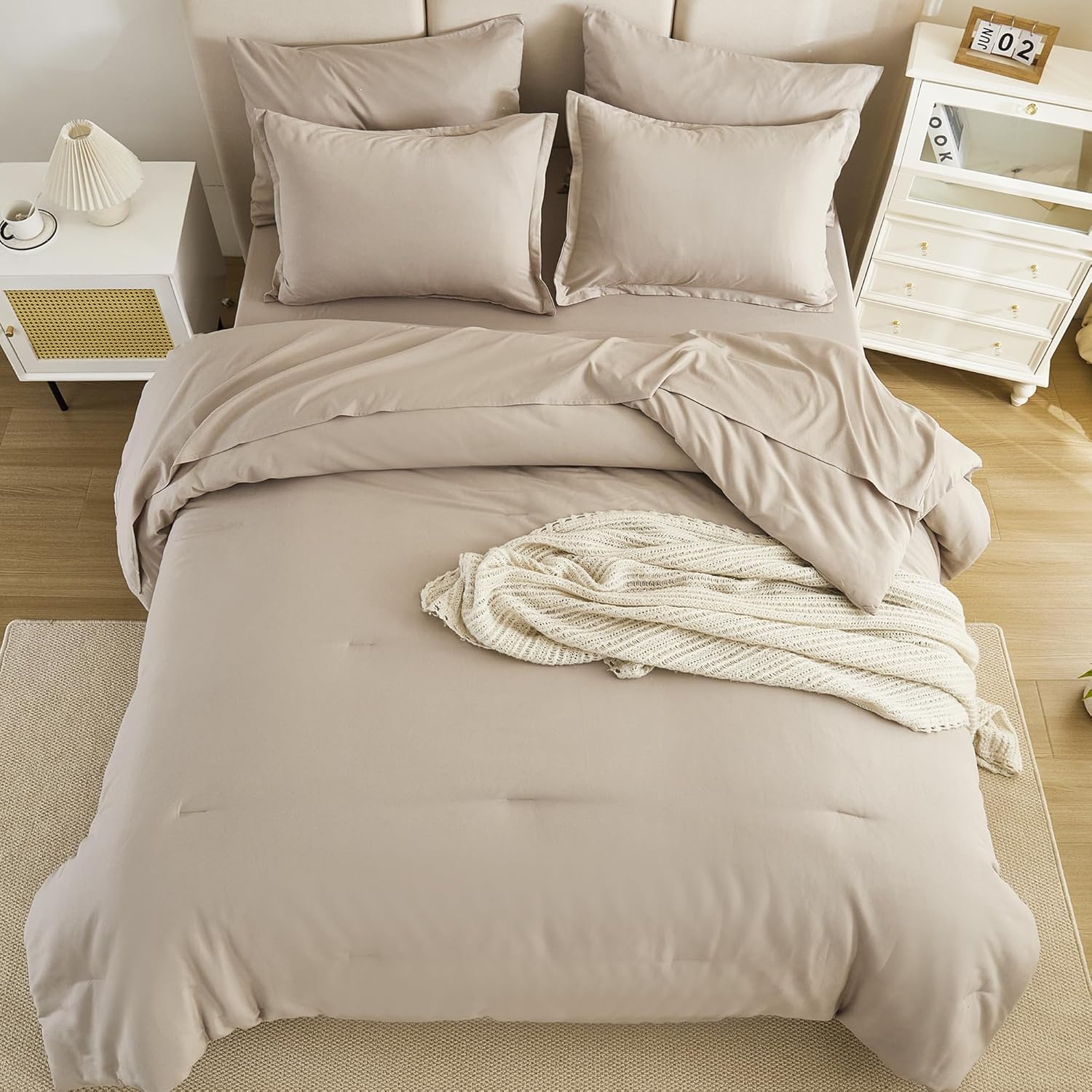 Litanika Juego de edredón tamaño matrimonial, color avena, 7 piezas, ropa de cama en una bolsa, juego de ropa de cama ligero y liso con edredón,