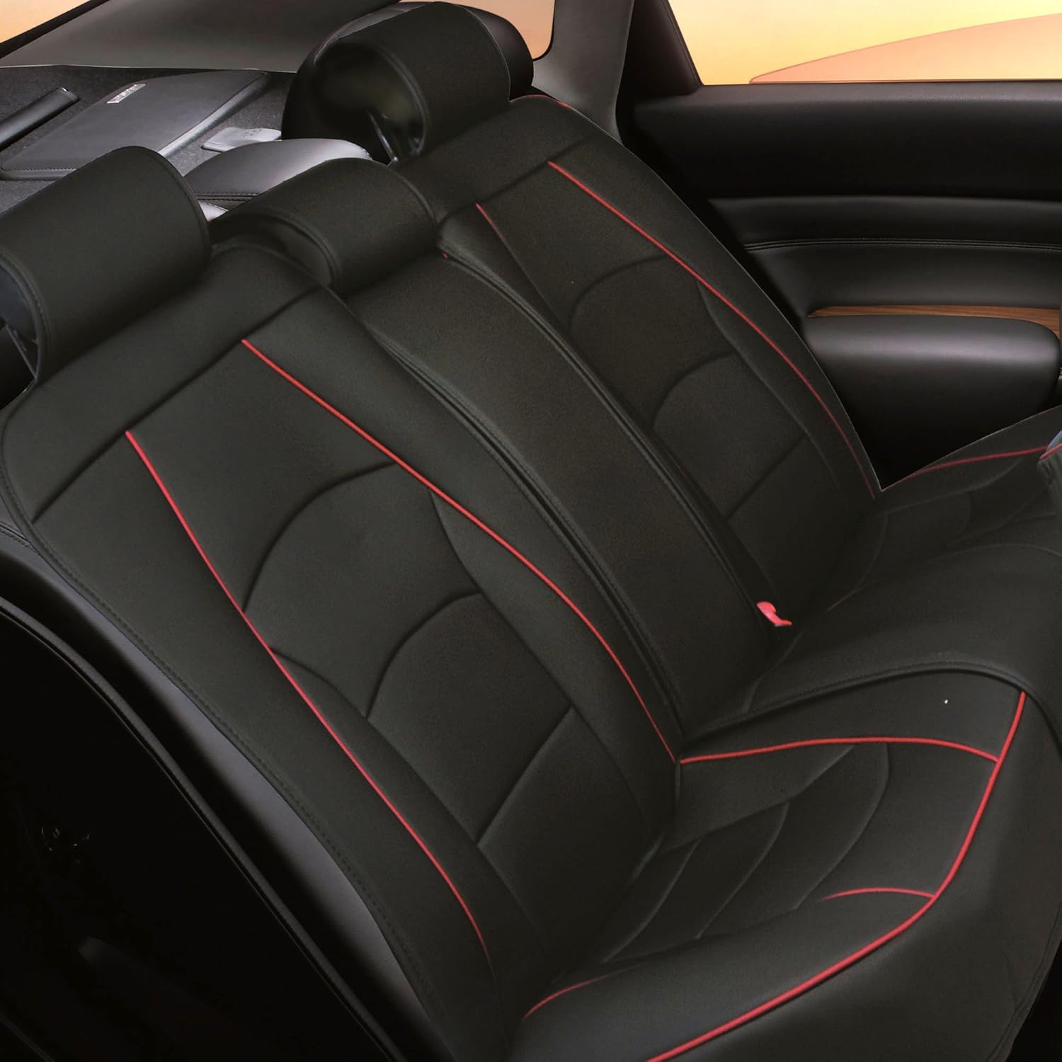 FH Group Funda de asiento de automóvil para asiento trasero dividido, piel sintética negra y ribete rojo, ajuste universal, cojines de asiento y