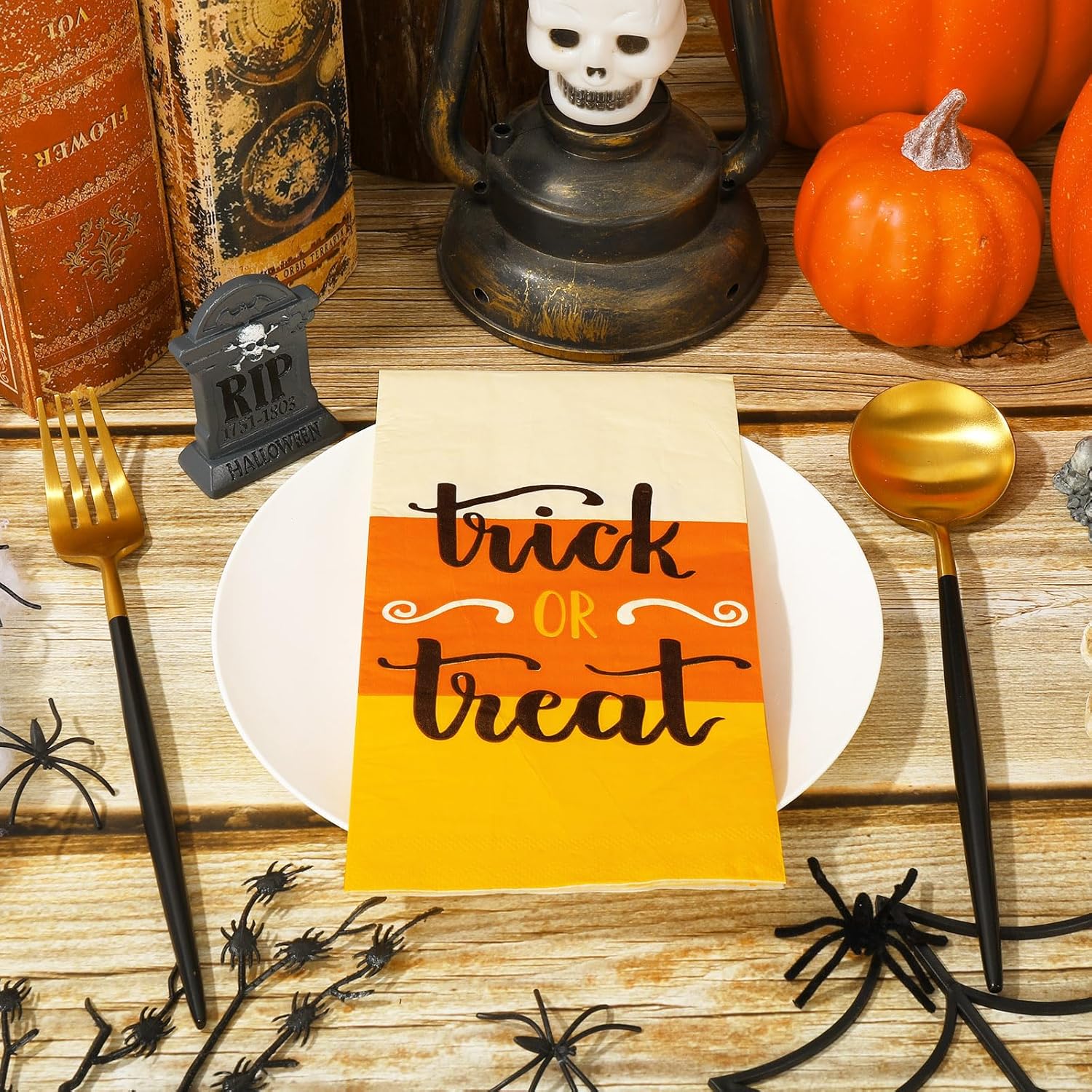 Whaline Servilleta de papel para invitados de Halloween, 4.3 x 7.8 pulgadas, servilletas desechables de dulce o truco, servilletas de color maíz