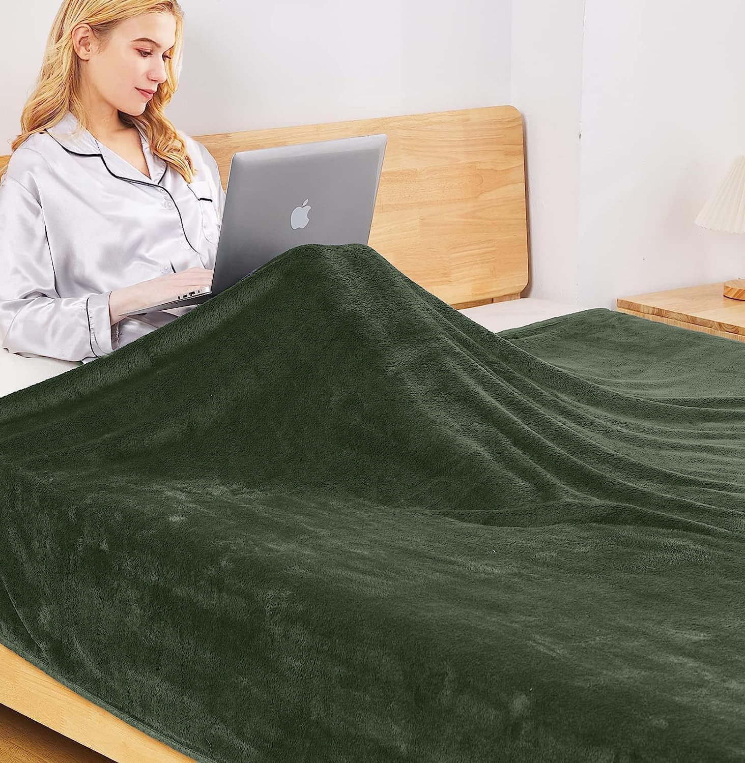 Richave – Manta de forro polar para todas las estaciones, 12.35onzasm, ultraligera y anti-estática, para cama, extra suave, tela cepillada, manta