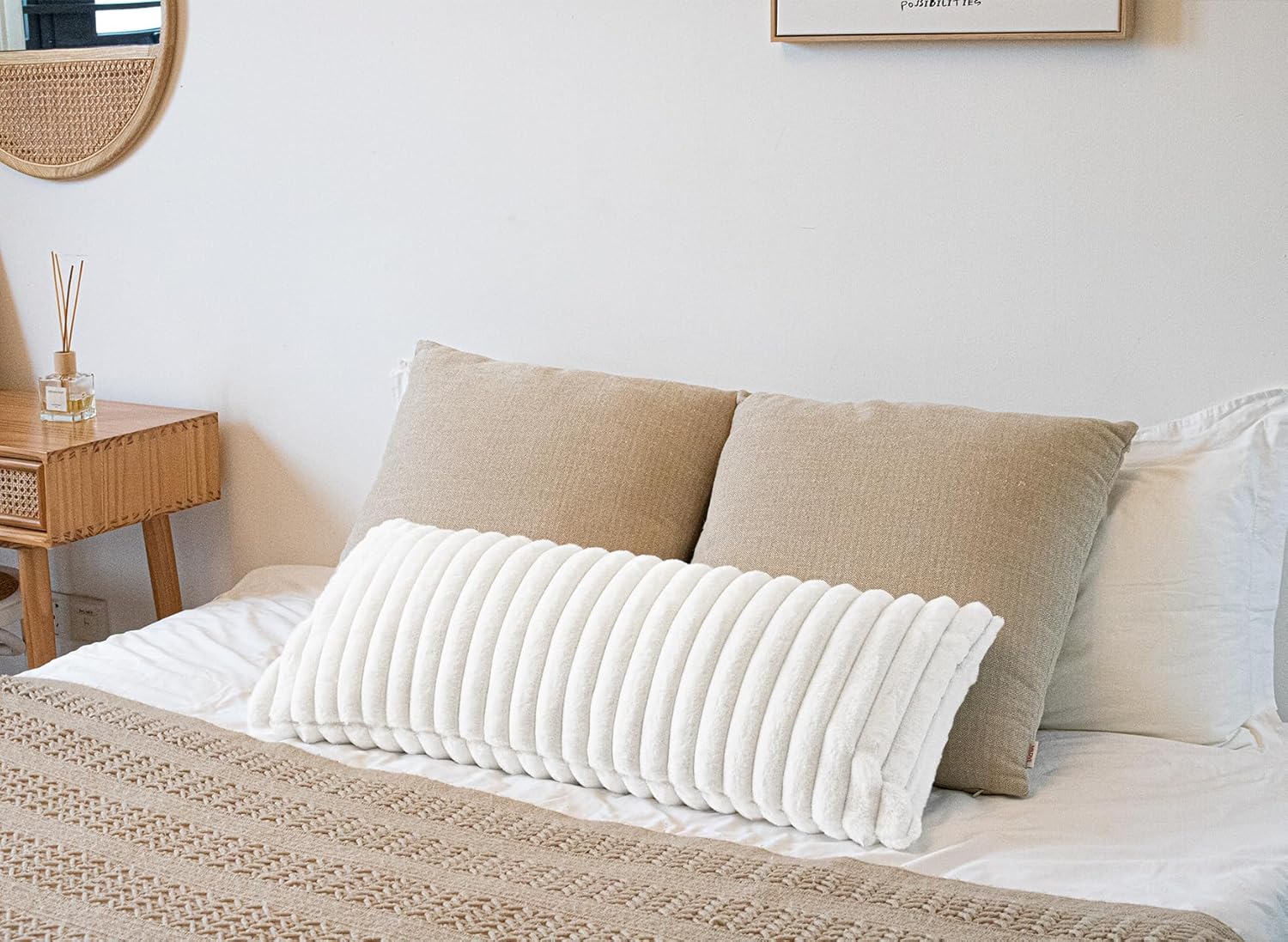 Fundas de almohada lumbar de piel sintética de 14 x 36 pulgadas, color blanco crema, suave, decorativa, funda de almohada lumbar, lujosa funda de