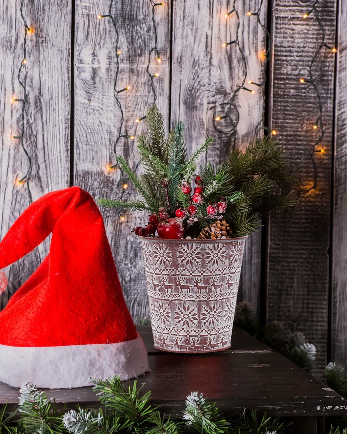 Cubos de metal galvanizado rojo de Navidad, 6 macetas rústicas de hojalata con orificio de drenaje y enchufe, regalo de Navidad, maceta vintage para