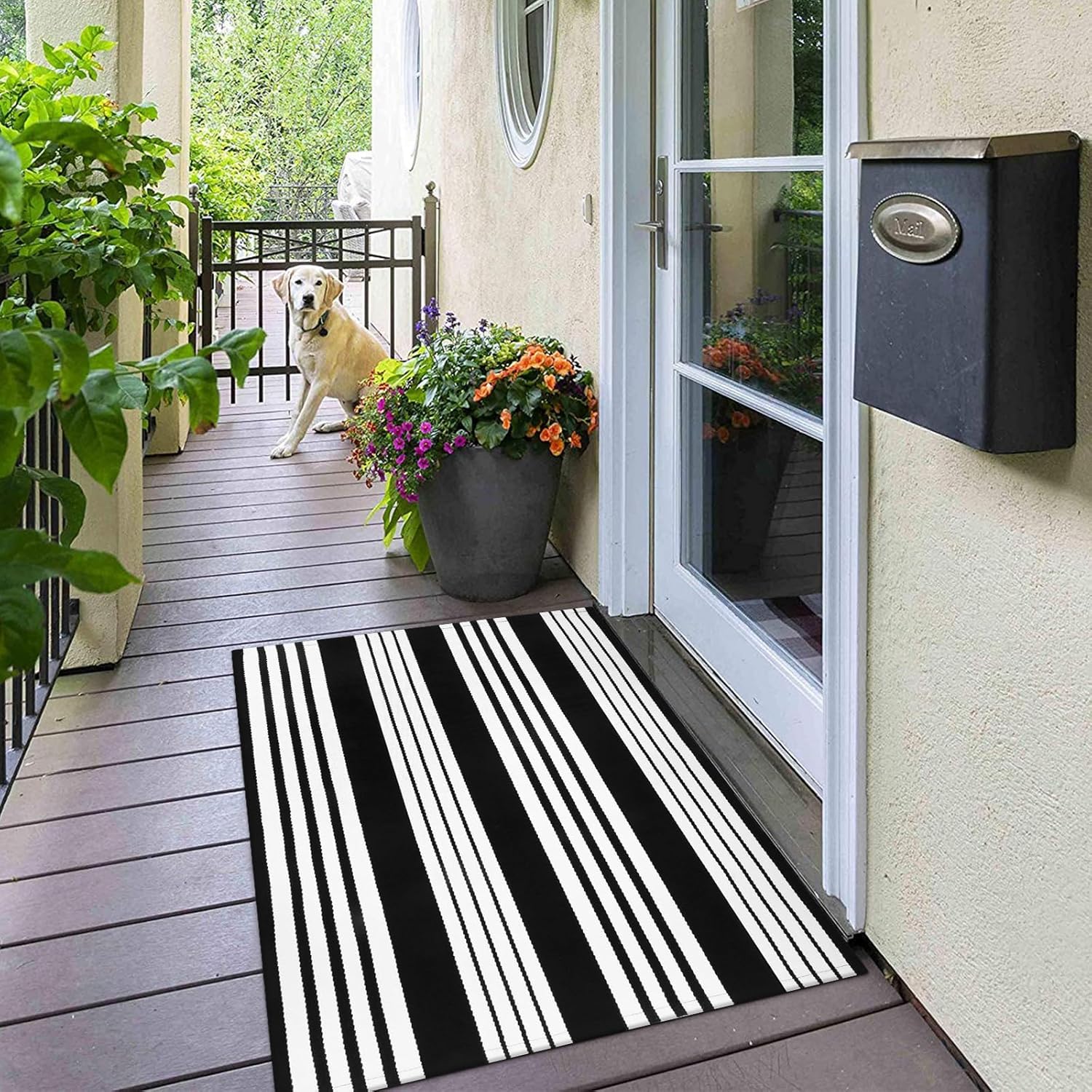 LEEVAN Tapete lavable a rayas de 27.5 x 43 pulgadas, de algodón tejido en blanco y negro, tapete reversible para porche en capas para cocinabaño