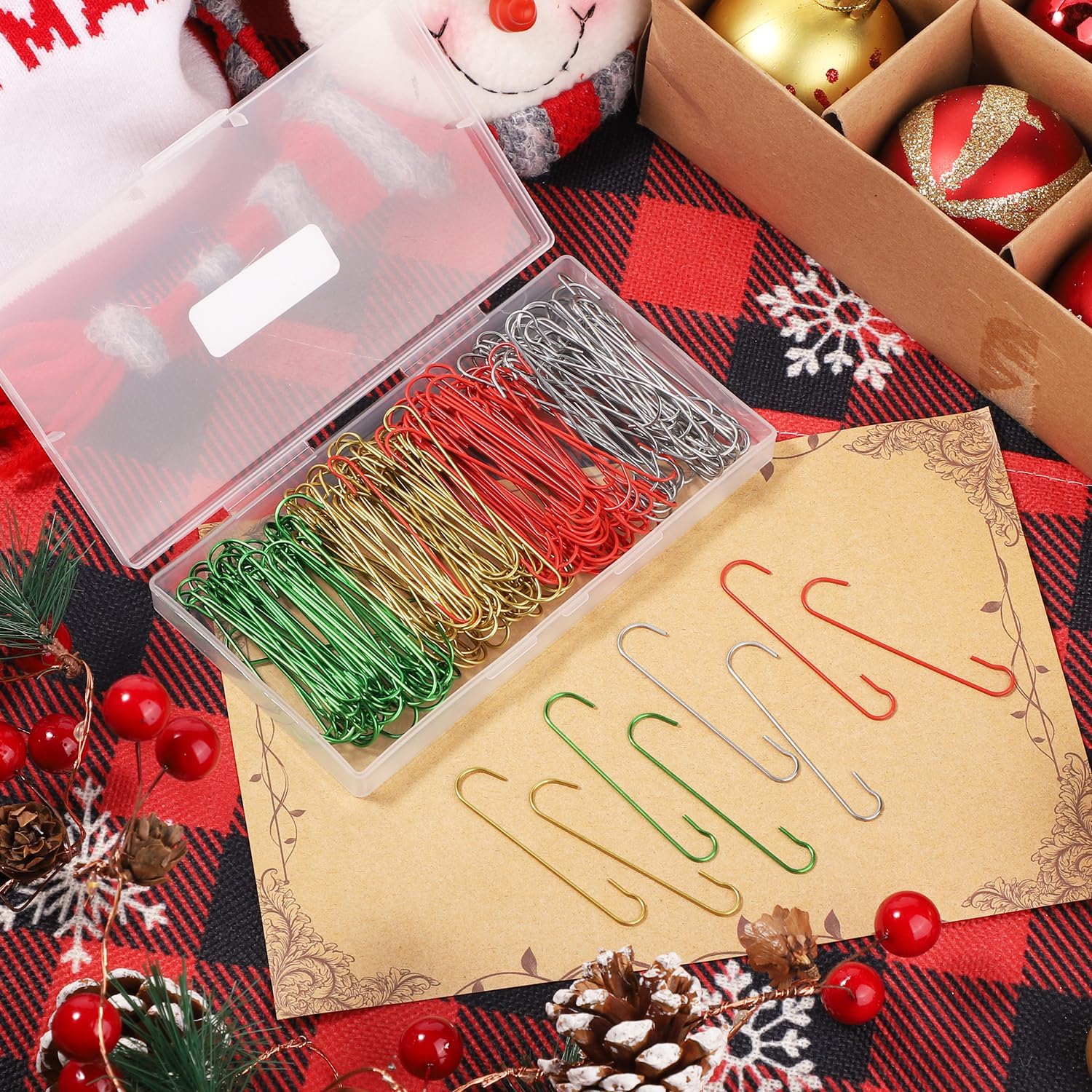 200 ganchos para adornos de Navidad, 2.4 x 0.5 pulgadas, ganchos para adornos de árbol de Navidad en forma de C con caja de almacenamiento, ganchos