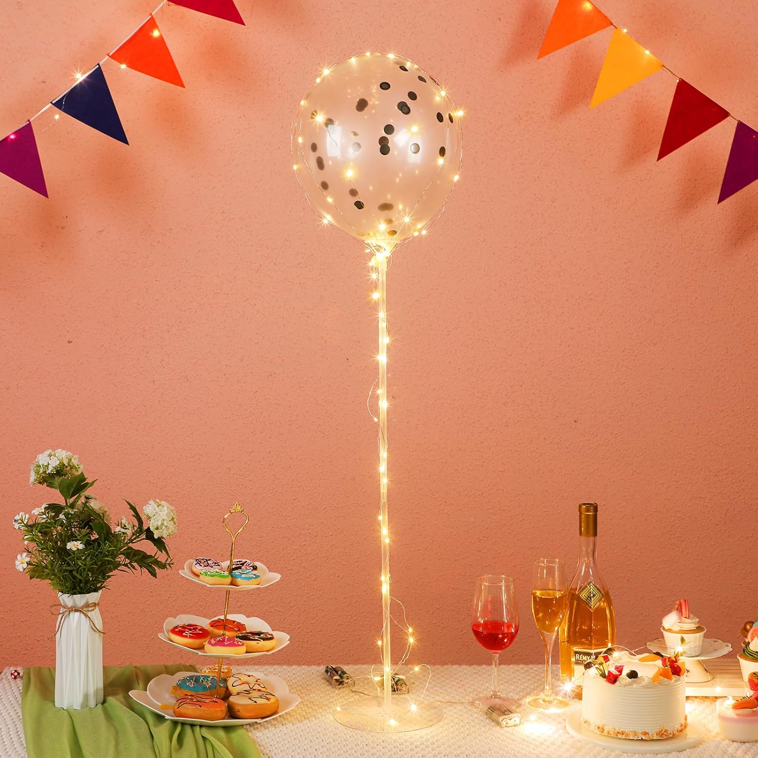 Juego de 30 juegos de soporte para globos y centros de mesa de luces LED que incluyen 30 tiras de luces y 30 palos de globo con base para globos