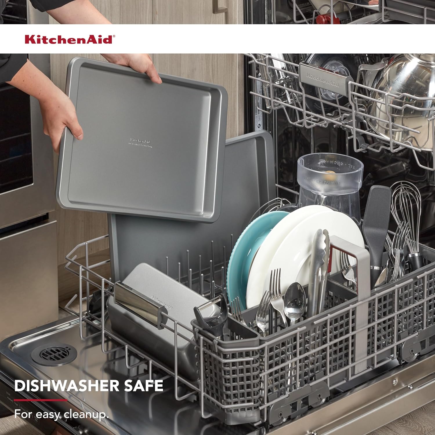KitchenAid Deslizador de galletas de acero aluminizado antiadherente de 13x18in, contorno plateado
