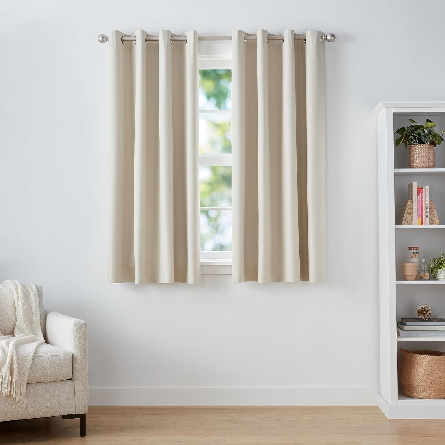 Tienda Basics Cortina opaca para ventana con ojales, 52 x 63 pulgadas, color beige, juego de 2
