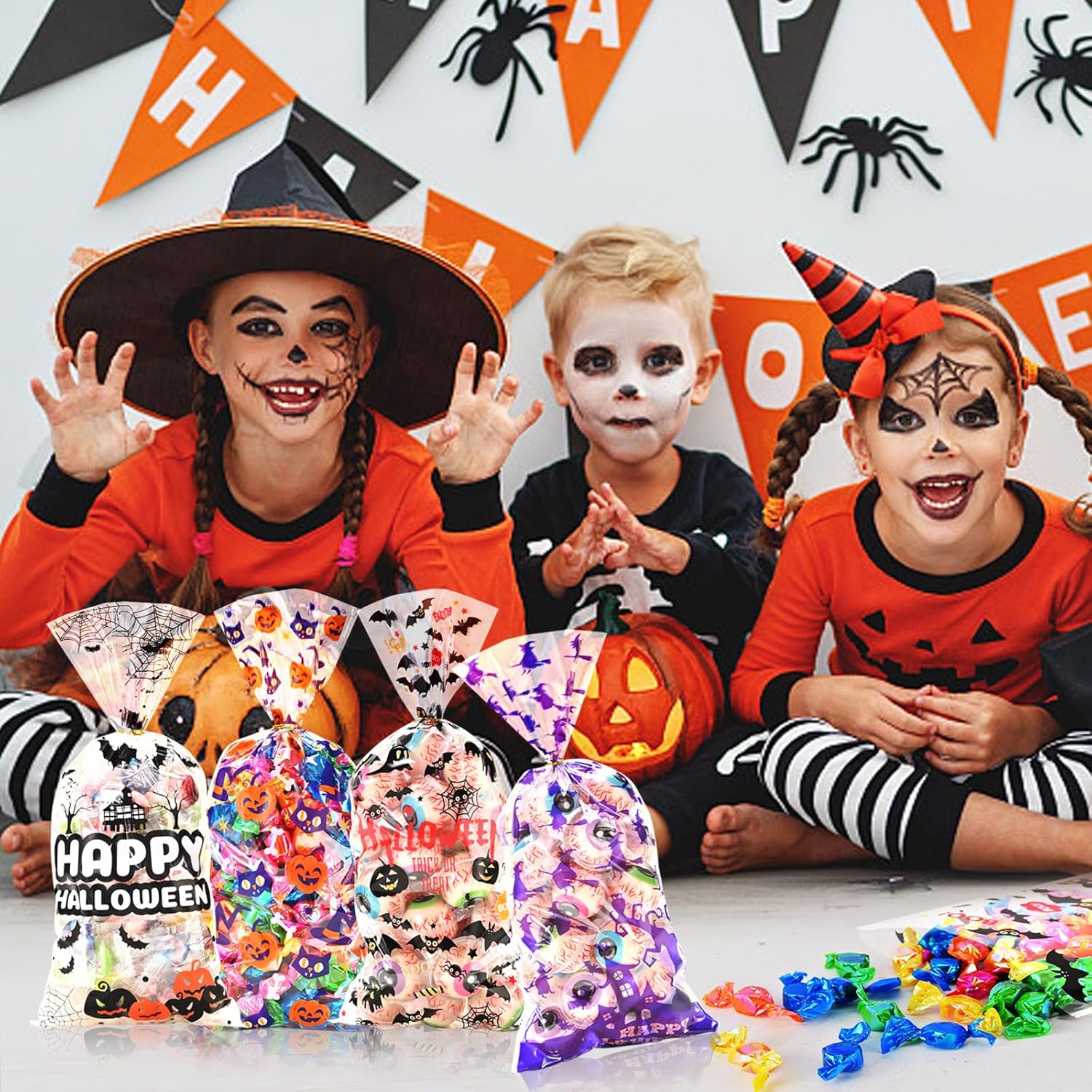 AhfuLife 200 bolsas de celofán de Halloween, 8 diseños de bolsas de dulces transparentes de Halloween para golosinas o tratos, bolsas de golosinas
