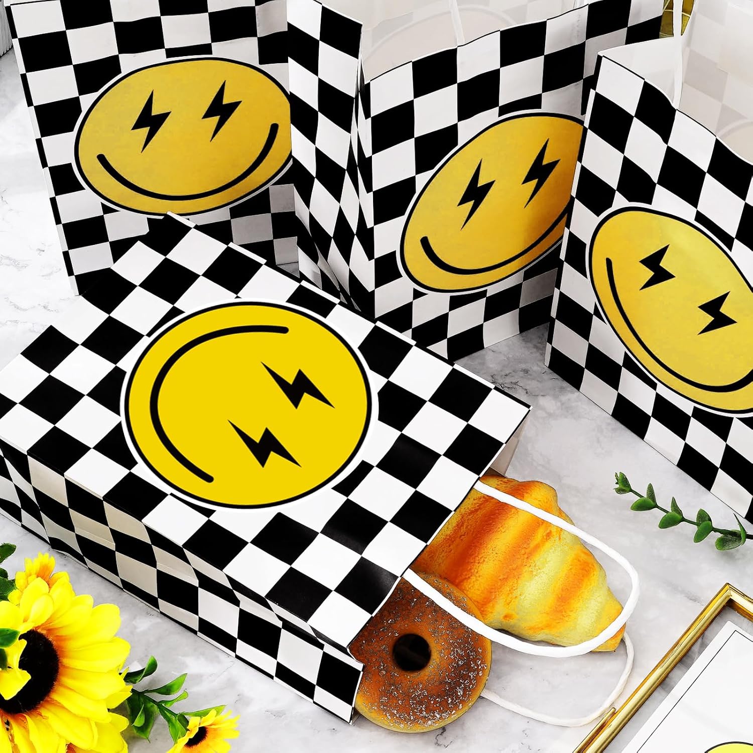AnyDesign 16 bolsas de regalo de papel de cara sonriente con asas, bolsas de regalo de papel a cuadros a granel, bolsas de dulces para baby shower,