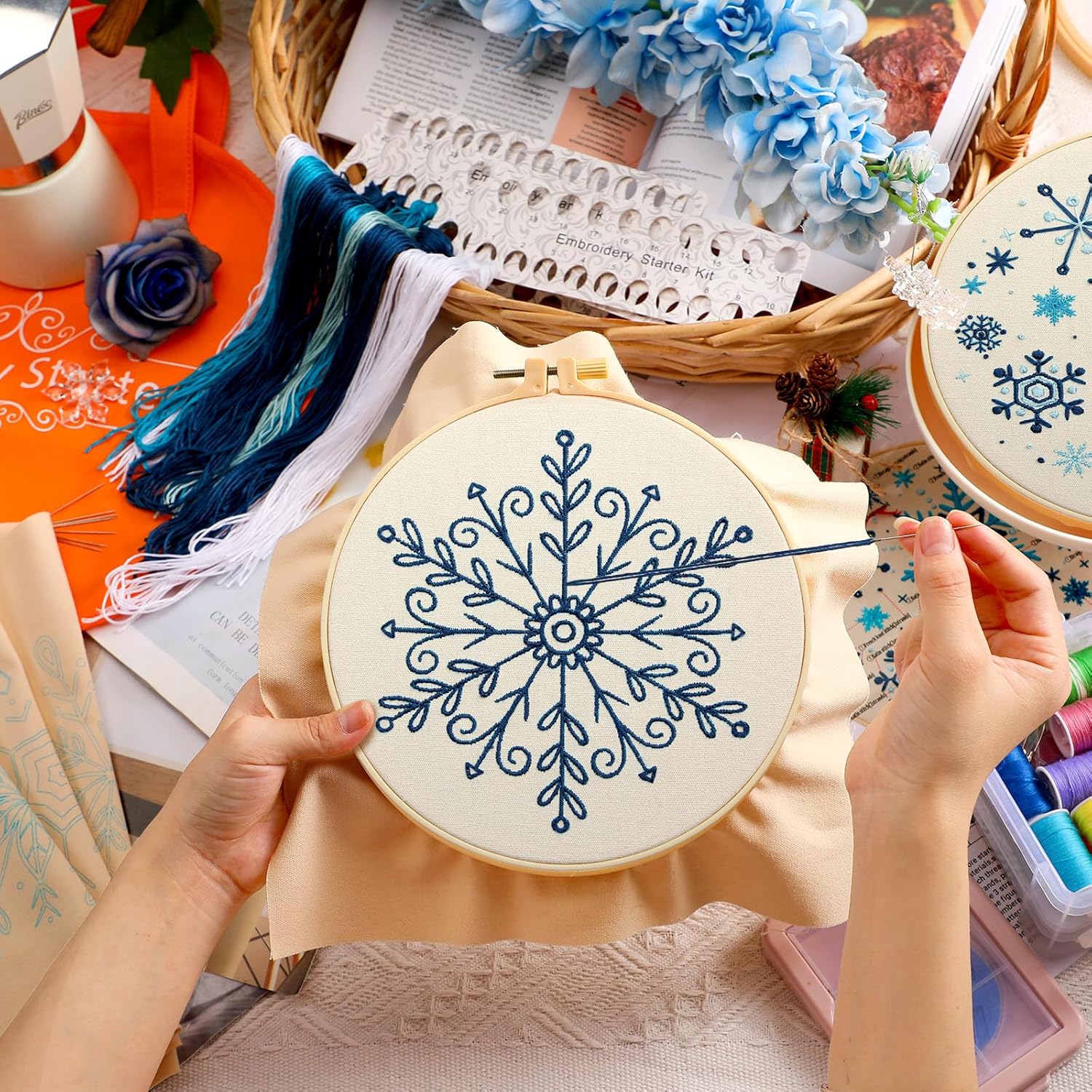 Yuxung Juego de 5 juegos de iniciación de bordado navideño con patrón de copo de nieve, kits de bordado de invierno para principiantes, gama