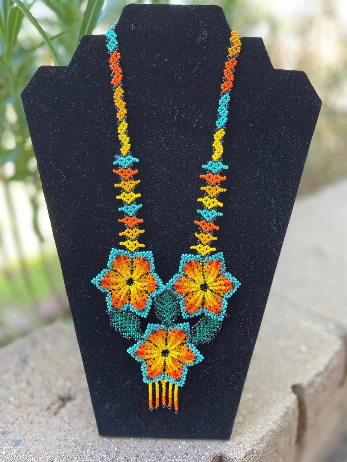 Handmade Mexican Huichol style necklace, made with glass beads.-Collar hecho a mano estilo Huichol mexicano, elaborado con cuentas de vidrio.