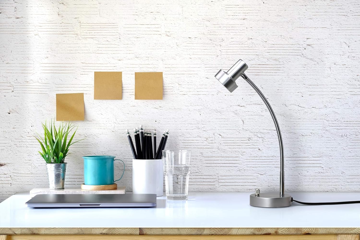 O’Bright Lámpara de escritorio LED regulable con puerto de carga USB (5V2A), LED de atenuación de rango completo, lámpara de mesa con cargador USB,