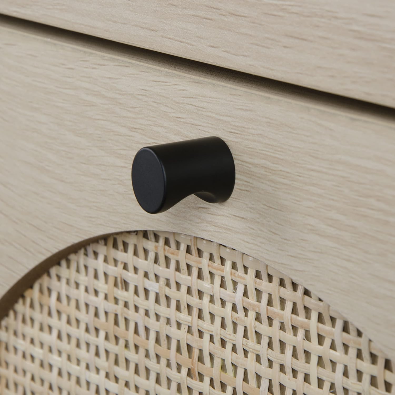 Angel Sar Armario alto de ratán con 4 cajones, cómoda de ratán de madera para dormitorio, mesa de sofá con base de metal para sala de estar, entrada
