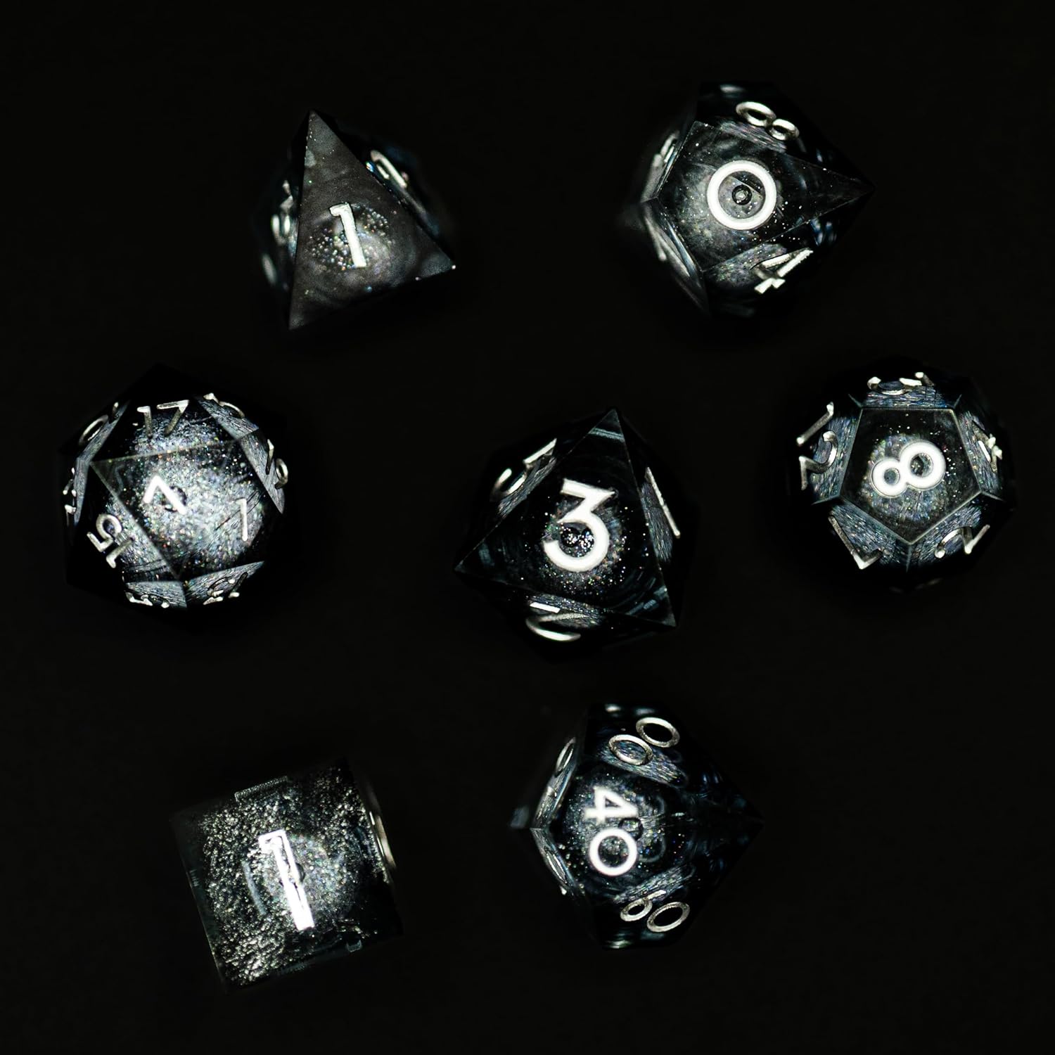 Dados DND de núcleo líquido, un juego completo de troqueles líquidos D&D con bolsa de terciopelo para juego de mazmorras y dragones (líquido gris)
