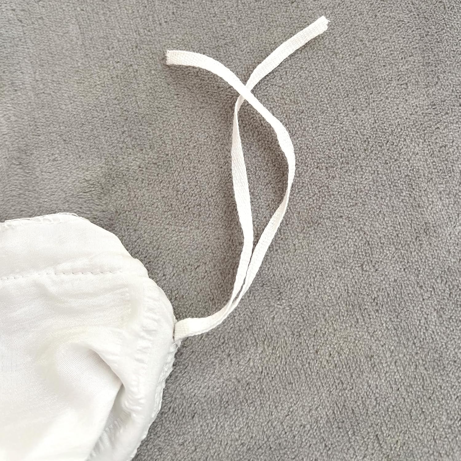 Beyeutao Juego de funda de edredón de sirsaca de terciopelo, tamaño King, funda de edredón de sirsaca blanca y gris, juego de ropa de cama de