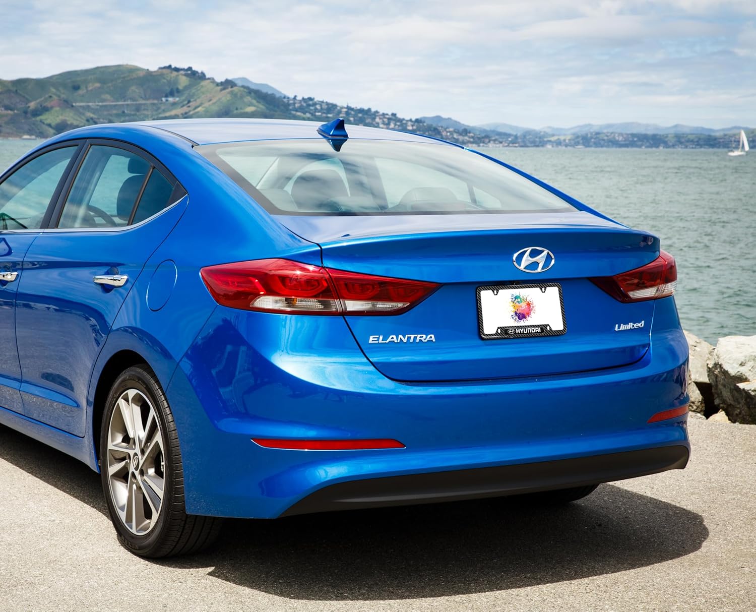 Marcos de matrícula de 4 agujeros de fibra de carbono para Hyundai, paquete de 2 soportes de matrícula de metal de aluminio negro, tornillos de