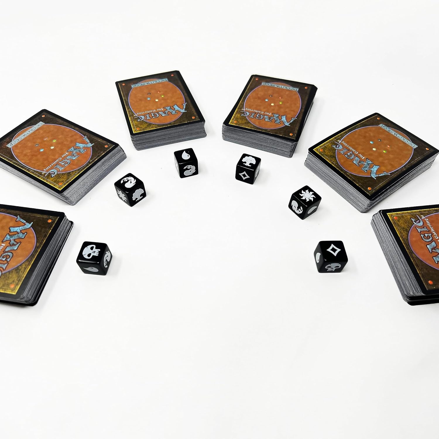 Citadel Black MTG – Juego de 16 dados de maná premium, con bolsa de terciopelo con cordón, Magic The Gathering