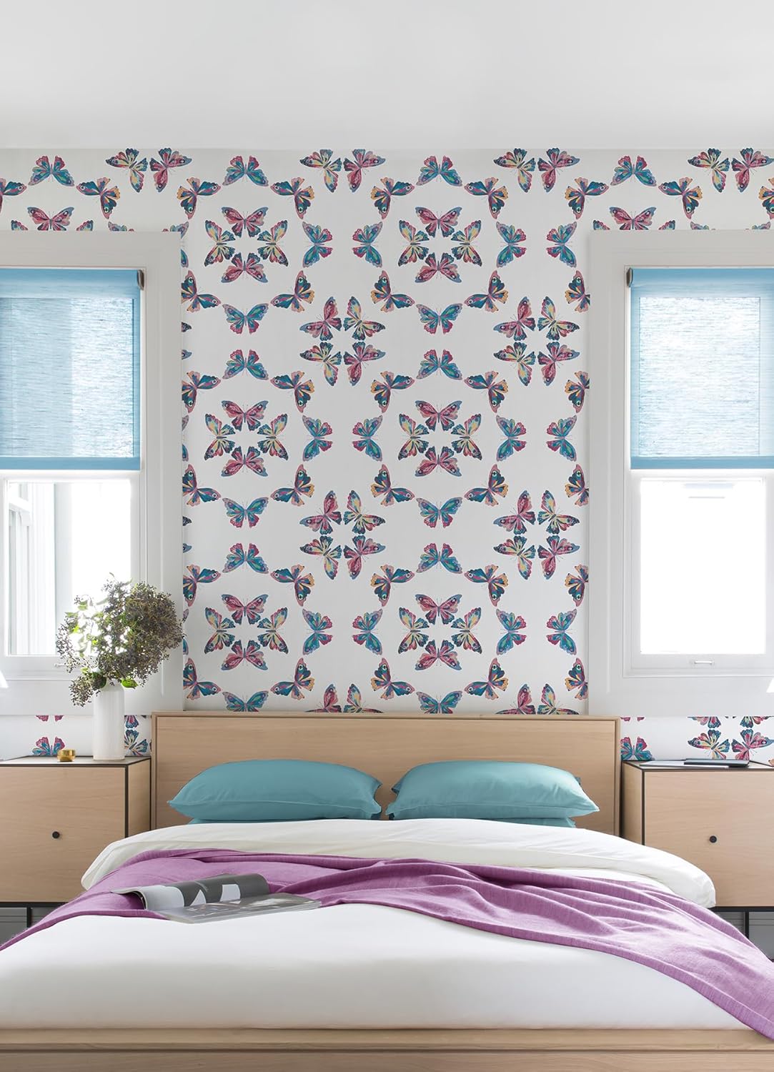 RoomMates EttaVee Papillon Papel pintado rosa y azul