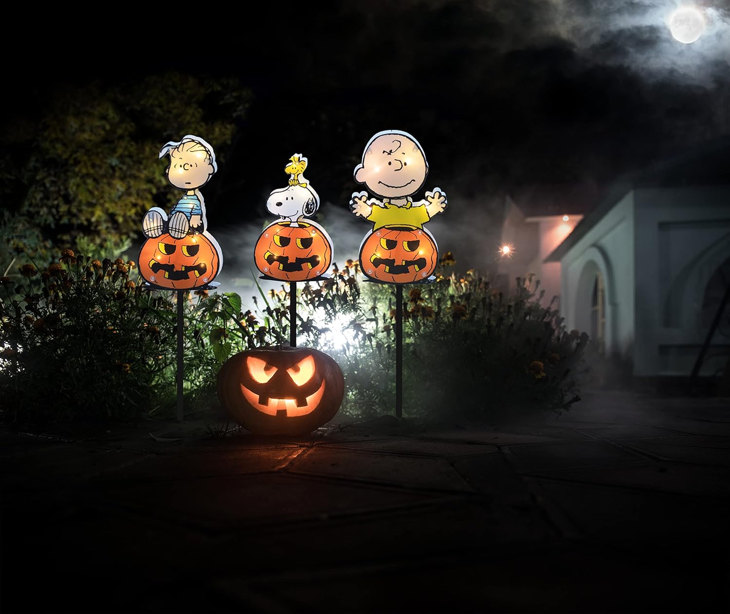 ProductWorks Marcadores de camino de calabaza de personajes de cacahuetes planos de 22 pulgadas con luces LED preiluminadas de 3 piezas