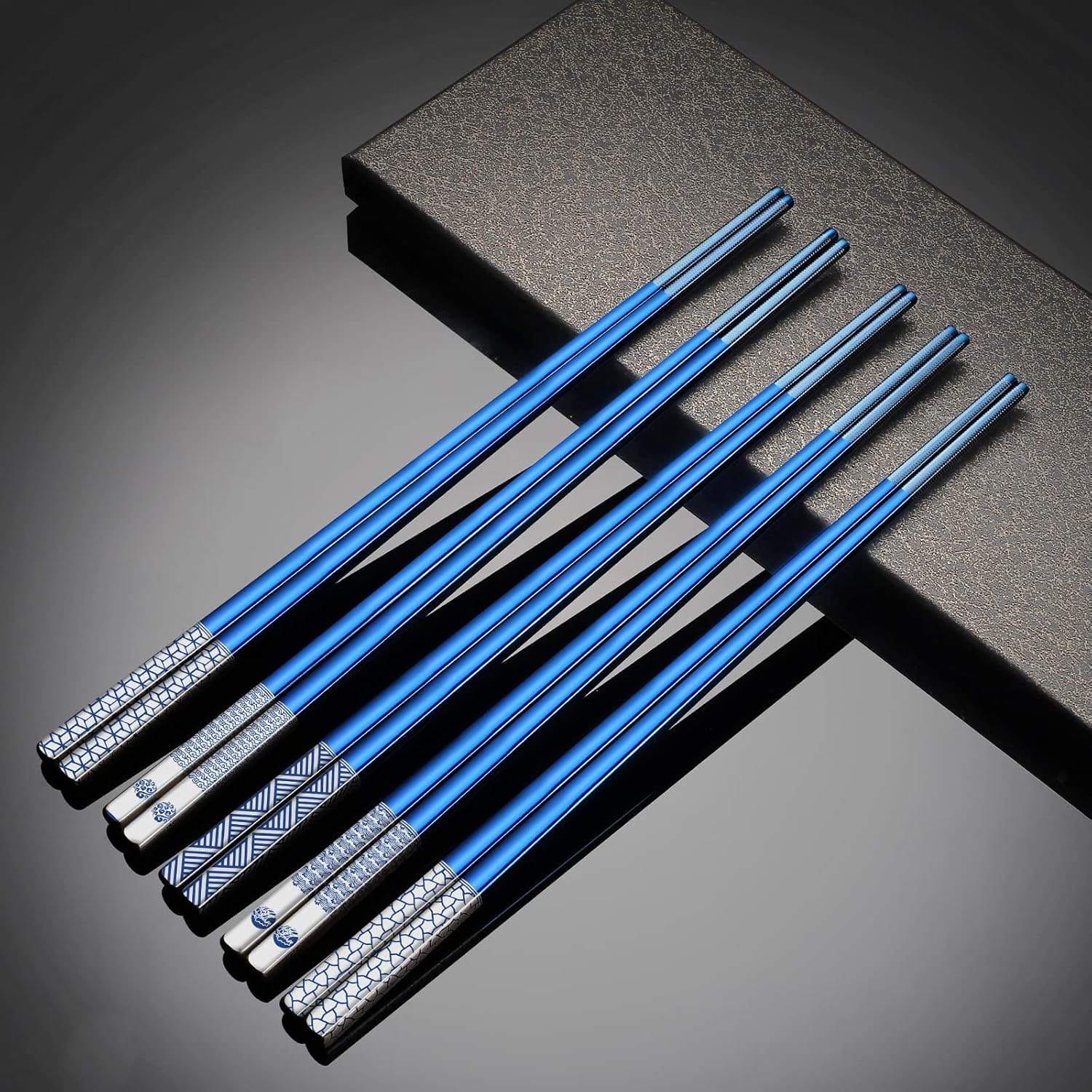 Palillos de metal reutilizables de acero inoxidable 188 grabados con láser, palillos de titanio de alta calidad, aptos para lavavajillas, ligeros,