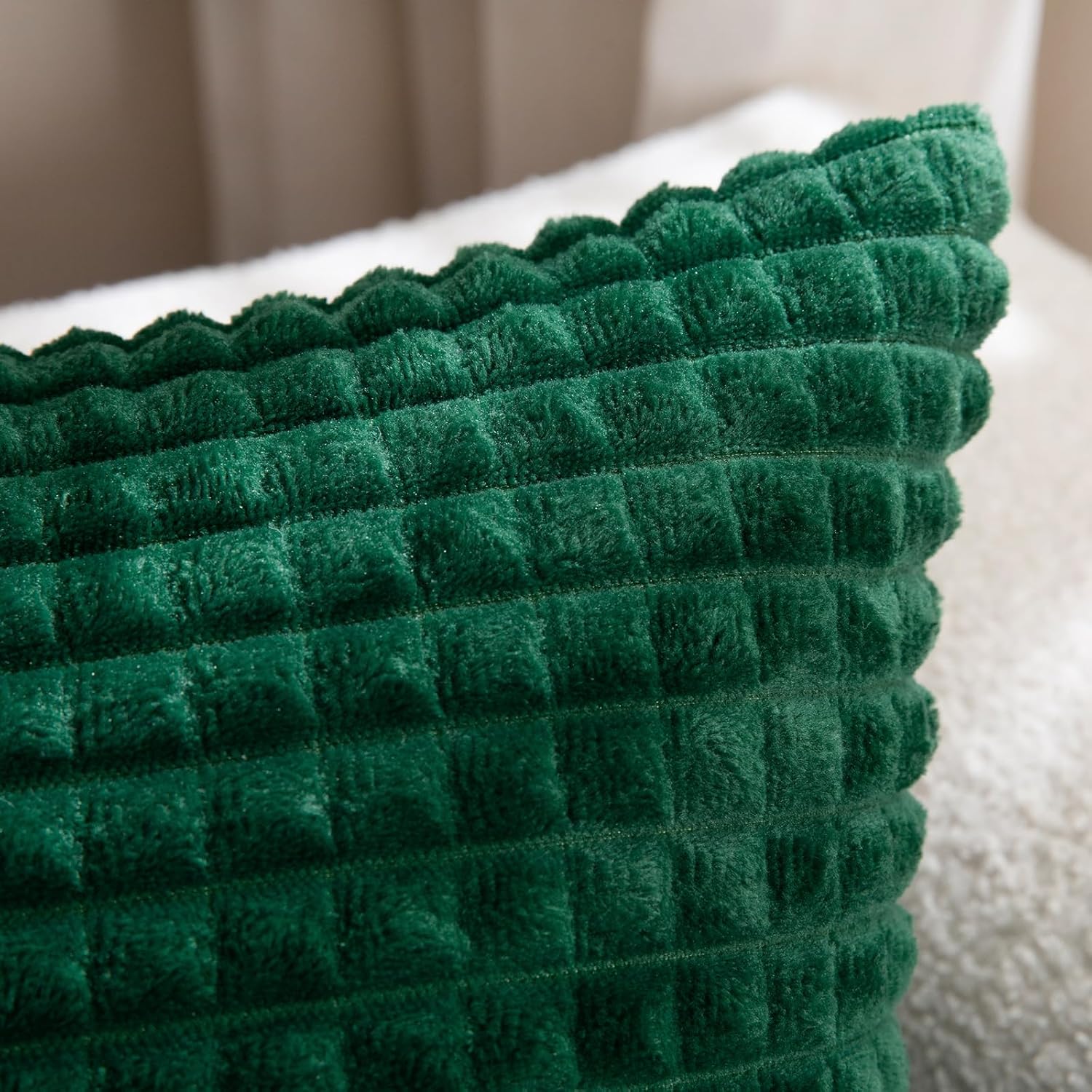 Juego de 2 fundas de almohada decorativas de color verde oscuro de 16 x 16 pulgadas, fundas de almohada de franela de felpa súper suave, esponjosas