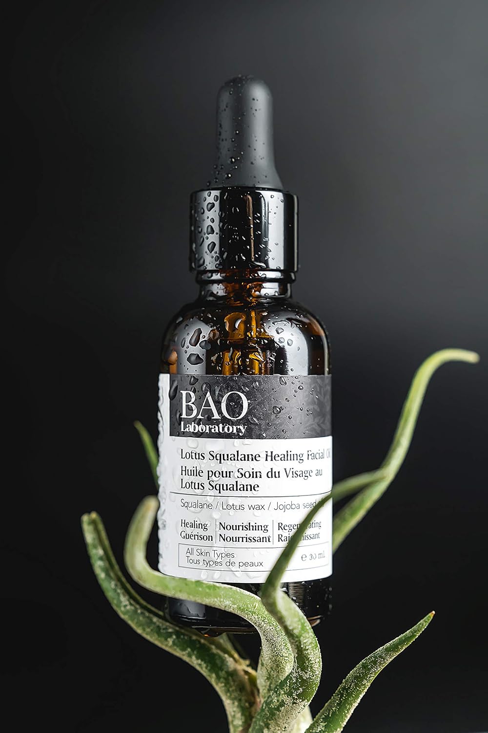 El aceite facial curativo Lotus Squalane hidrata la piel seca, reequilibra la piel grasa, alivia la piel sensible, repara la piel propensa al acné,