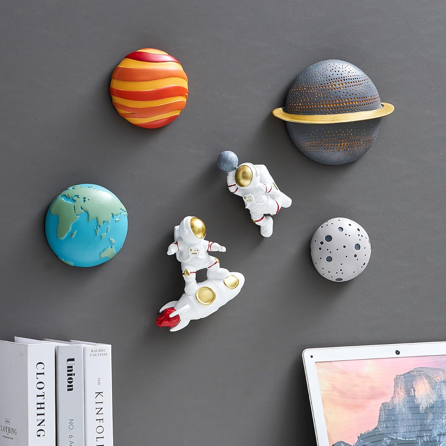 Juego de 2 esculturas de pared de astronautas, decoración moderna para el hogar, decoración de pared para sala de estar, dormitorio, decoración de