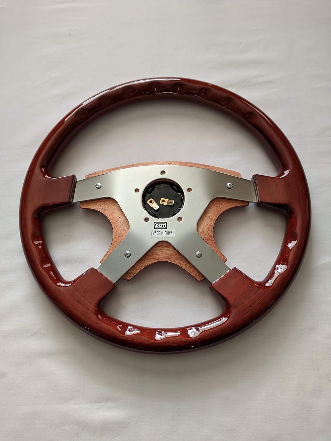 Raptor Volante Designo de madera de caoba de 15″ (plata)