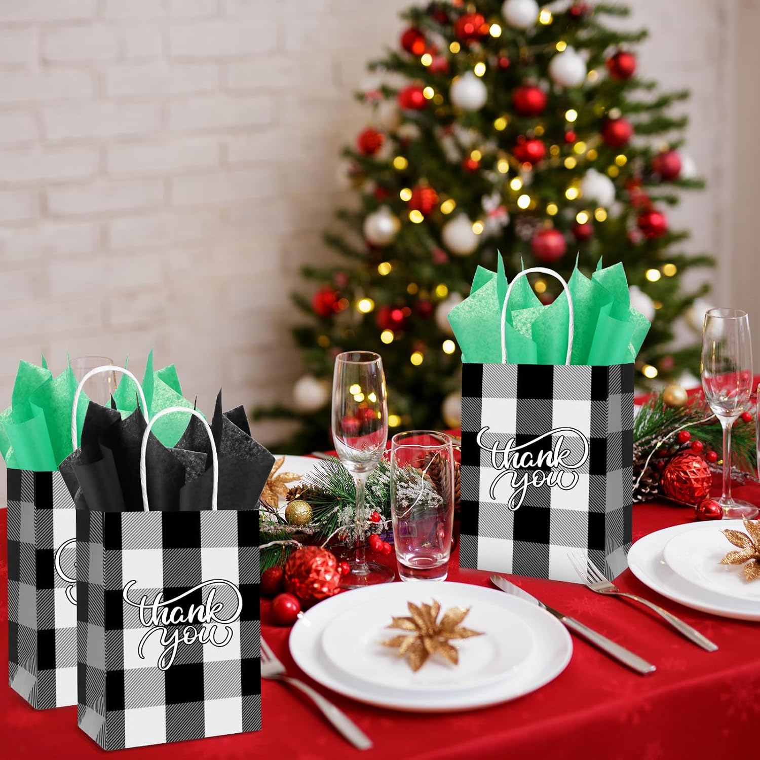 Cholemy 50 bolsas de Navidad a cuadros con 50 hojas de papel de seda de 8.3 x 5.9 x 3.15 pulgadas, bolsas de regalo de Navidad de agradecimiento,