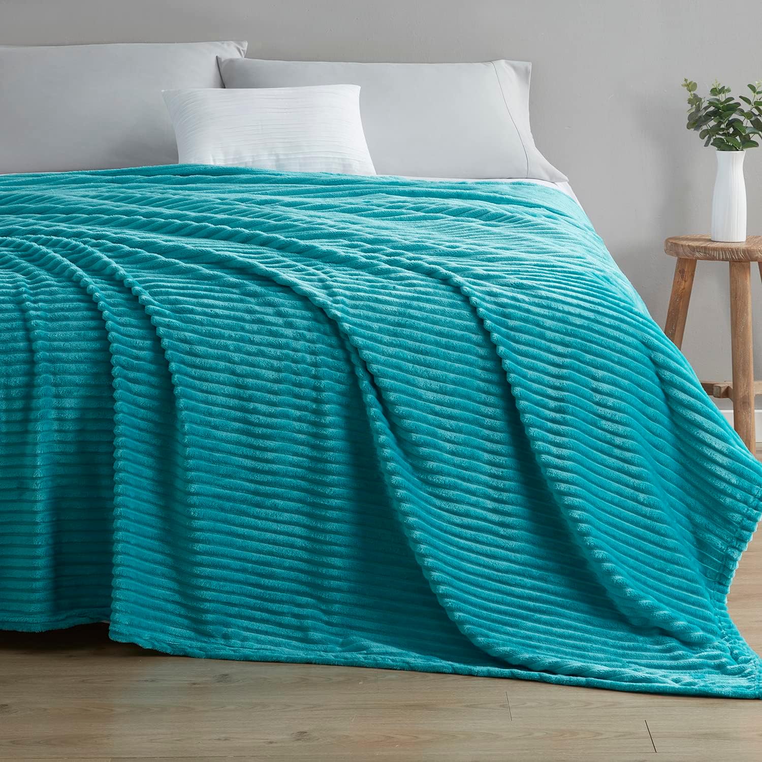 Nestl – Manta de felpa de corte Queen, ligera, súper suave, esponjosa, de lujo, lavable a máquina, 90×90 pulgadas, color azul turquesa