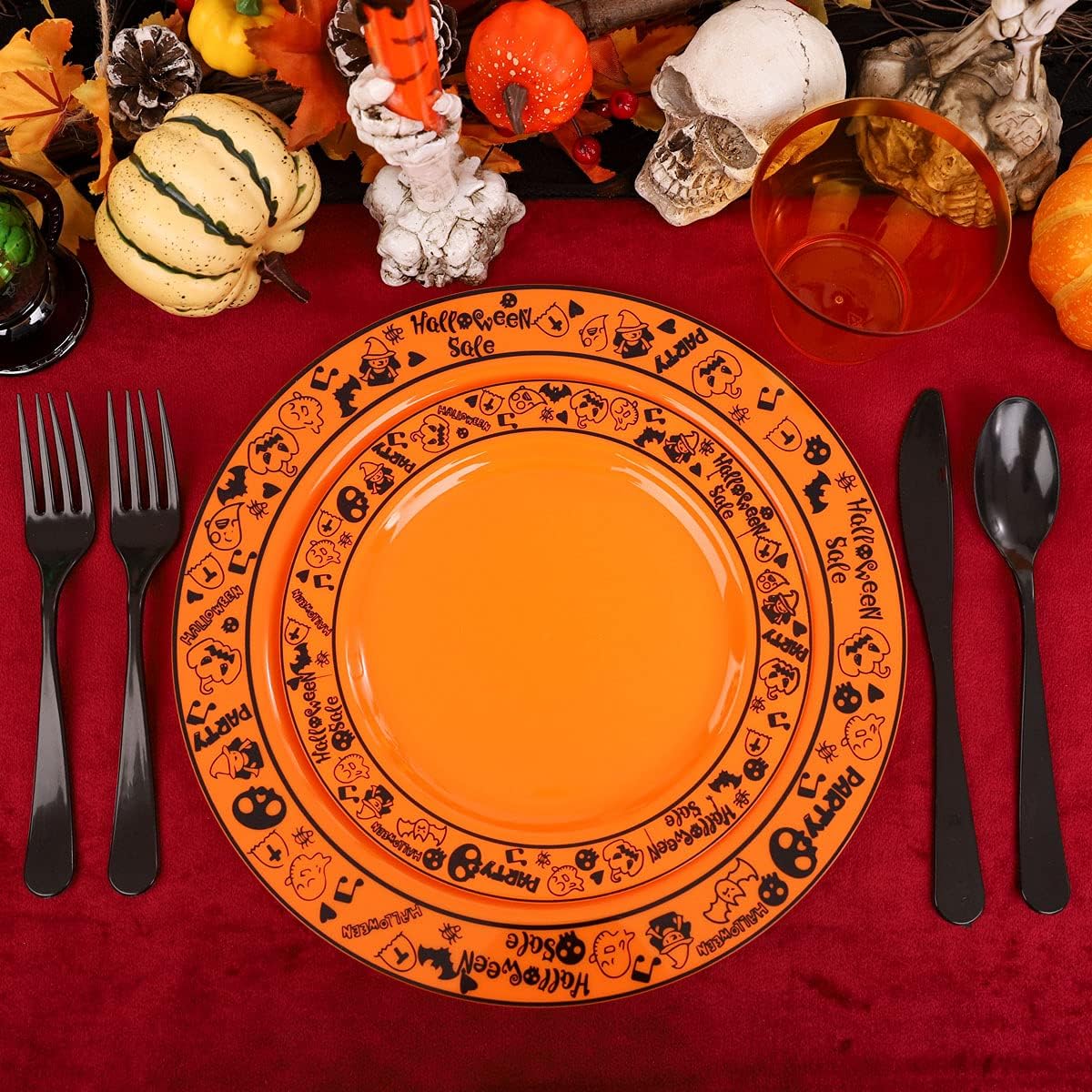 Hioasis 150 platos de plástico de Halloween y platos de plástico naranja con patrón de Halloween negro para 25 invitados, cubiertos de plástico
