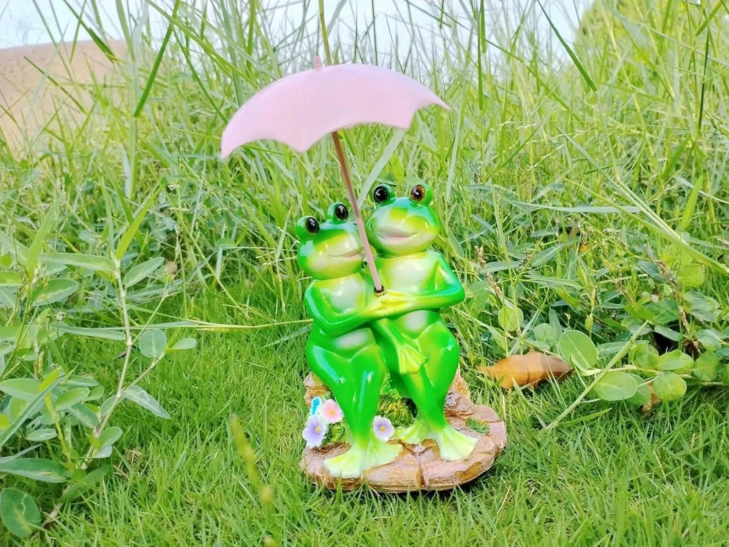 Frog Statue Outdoor Garden Frog Decor Outdoor Statue Garden Resin Couple Frog Statue,Patio Yard Lawn Ornament Decorations Gift,Home Decoration Gifts