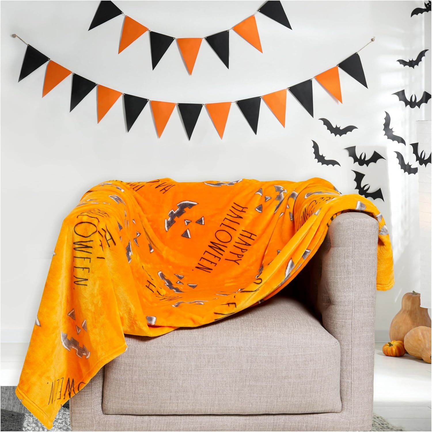 Rae Dunn Manta suave y decorativa para cama o sofá, mantas acogedoras para sofá, manta de felpa suave bordada Happy Halloween, 50 x 70 pulgadas