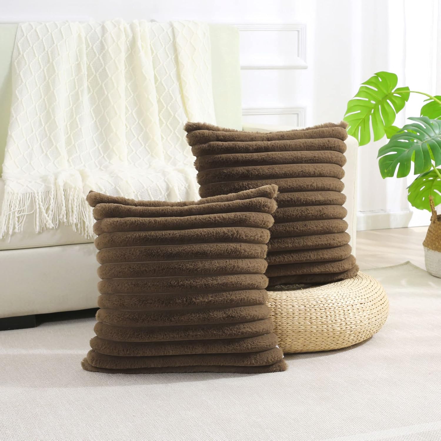 FUTEI – Juego de 2 fundas de almohada decorativas con rayas de color tostado, 24 x 24 pulgadas, cuadradas y primaverales, piel sintética de conejo